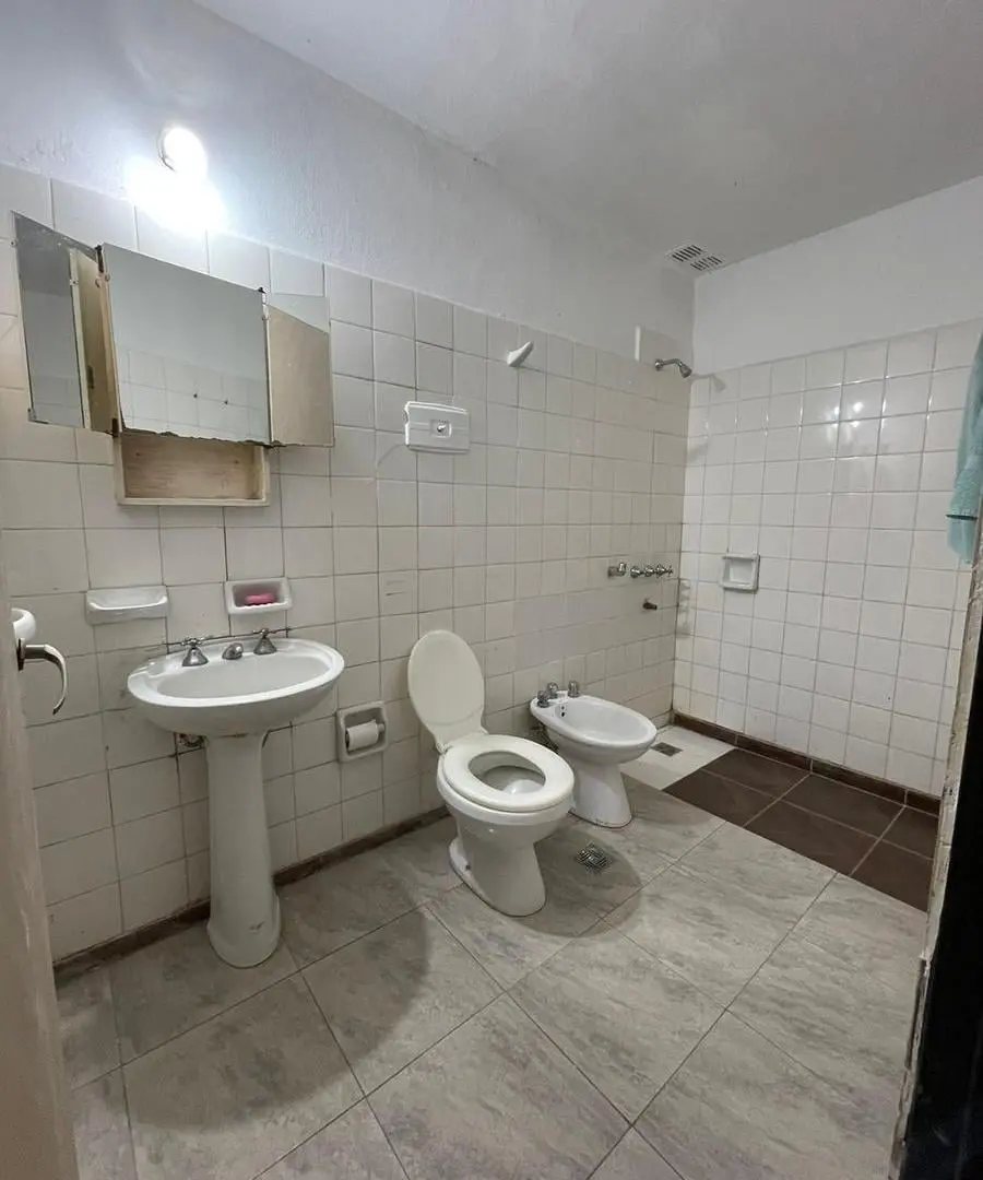 Se vende casa 3 dormitorios Barrio Los Robles 5