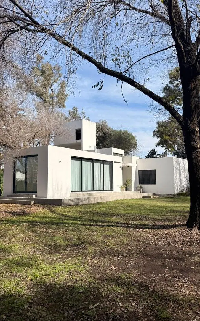 ALQUILER CASA 2 DOR EN VILLA ALLENDE. 1700 M2 DE TERRENO. POSIBLE COMERCIAL 2