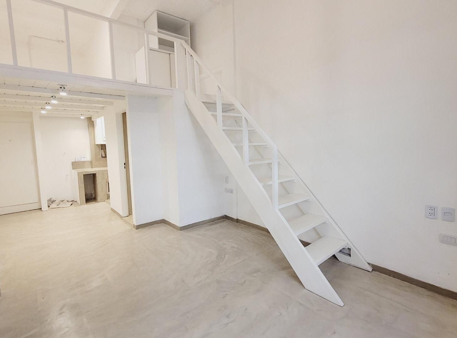 Arenales y Uriburu - Ambiente + Entrepiso - Barrio Norte