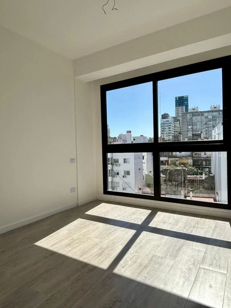 2 Ambientes con balcón - terraza NO ULTIMO PISO 4