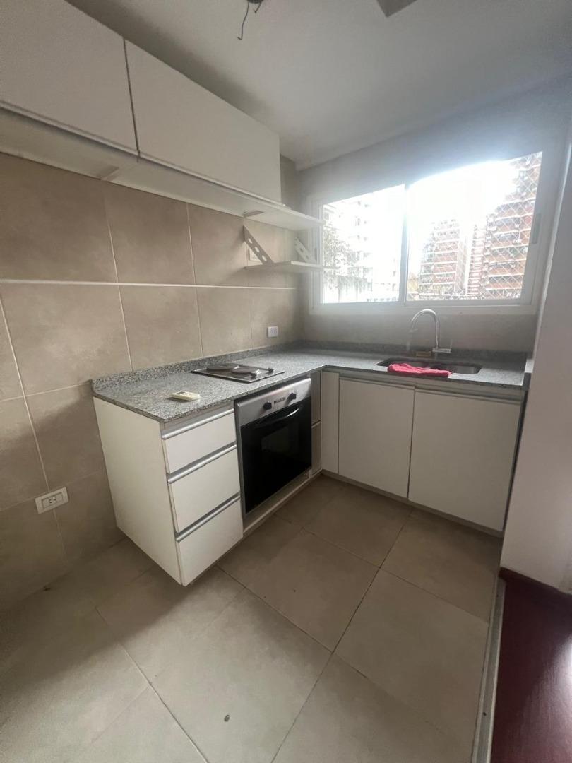 Foto de Espacioso Monoambiente Divisible con Patio y Balcón, imagen 4