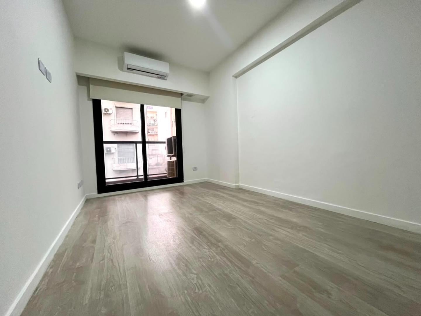 Foto de 2 ambientes con balcón en alquiler - RECOLETA, imagen 1