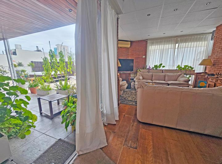 Libertador y Cavia – Dúplex 502 m², Terraza Propia y 2 Cocheras