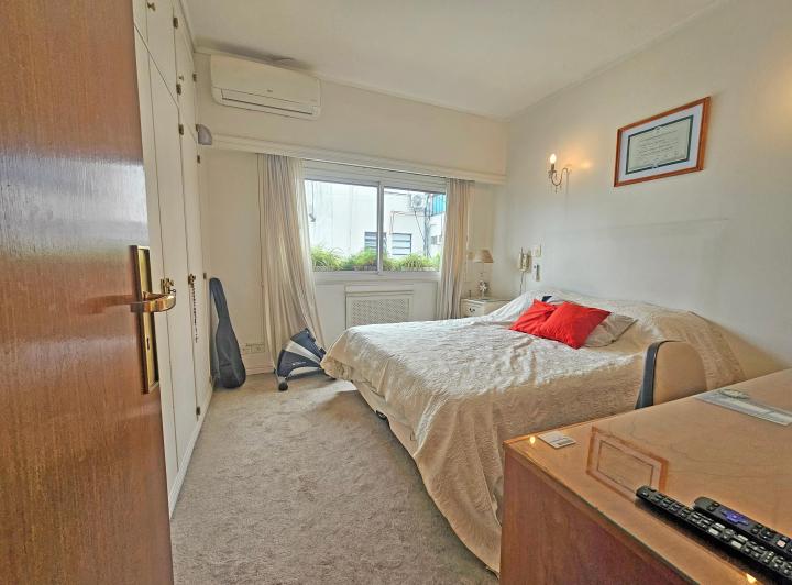 Libertador y Cavia – Dúplex 502 m², Terraza Propia y 2 Cocheras