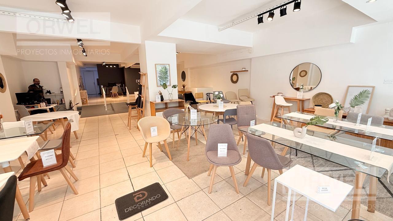 Excelente Local en Alquiler y Venta - Gran frente - Amplia Vidriera - Zona comercial