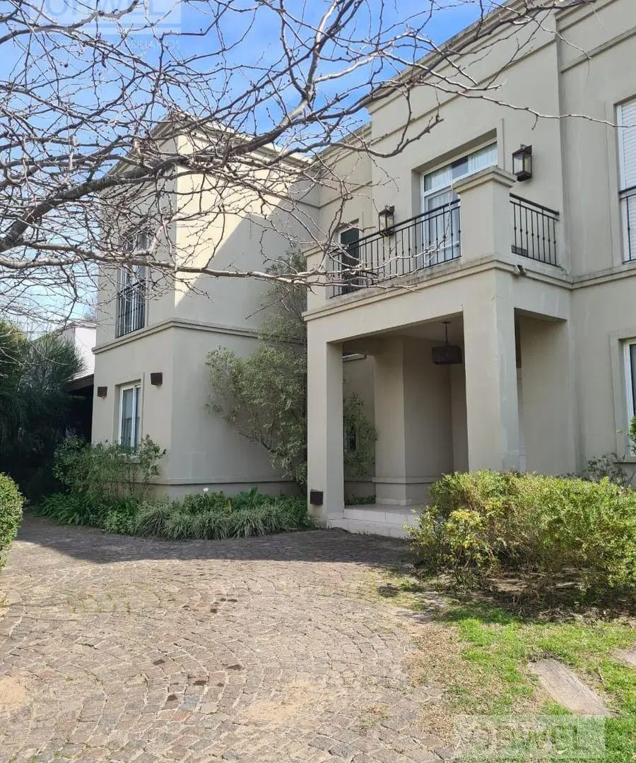 Casa con 4 Dormitorios En Alquiler Amoblada en Barrio Privado Santa Barbara 4