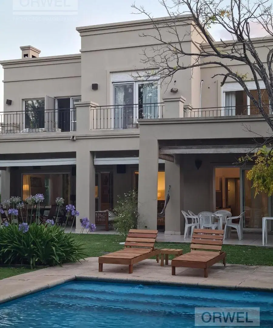 Casa con 4 Dormitorios En Alquiler Amoblada en Barrio Privado Santa Barbara 3