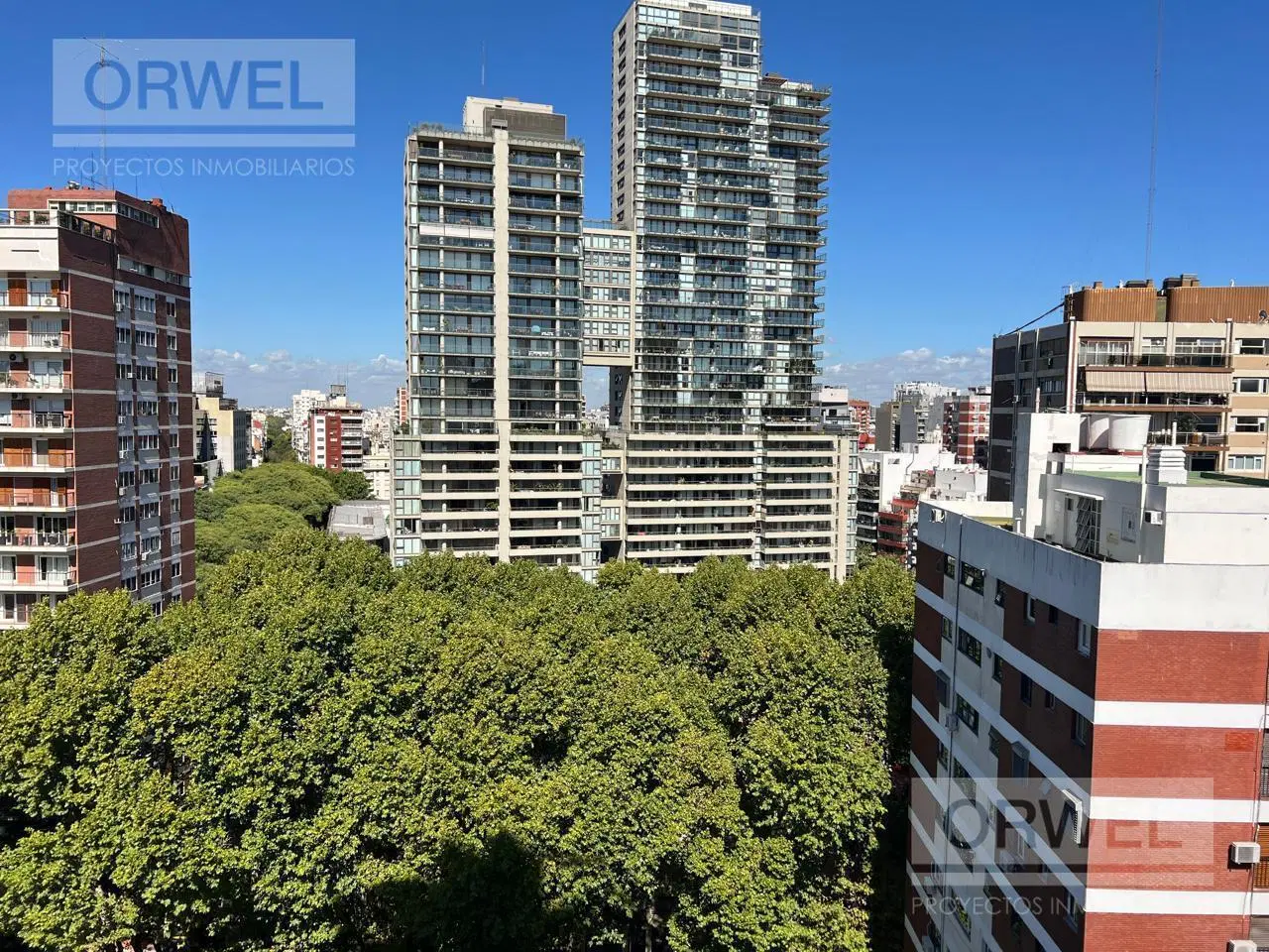 5 ambientes a reciclar en Belgrano! 3 dormitorios en suite y dependencia. 2 Cocheras y Amenities. 3