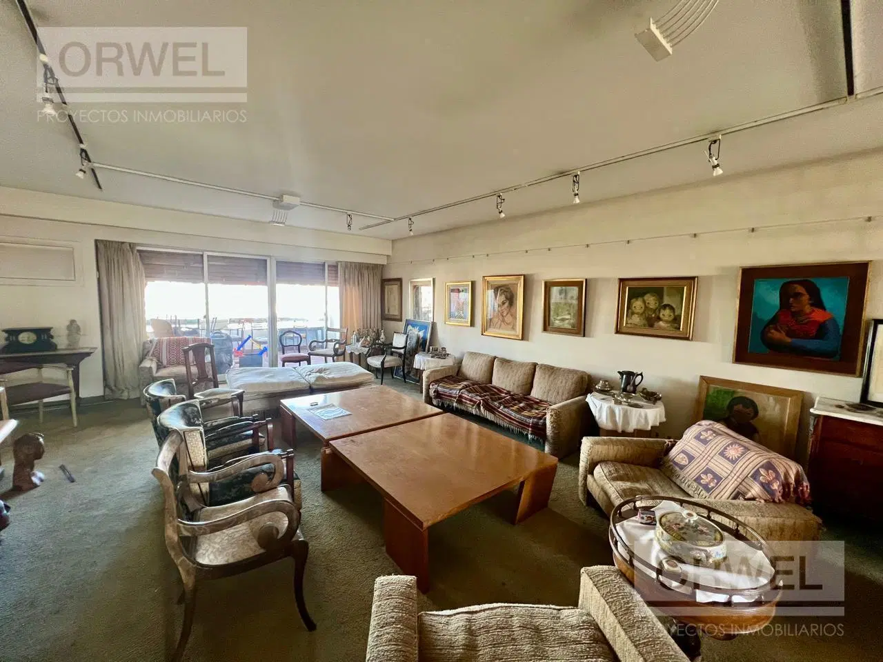 5 ambientes a reciclar en Belgrano! 3 dormitorios en suite y dependencia. 2 Cocheras y Amenities. 2
