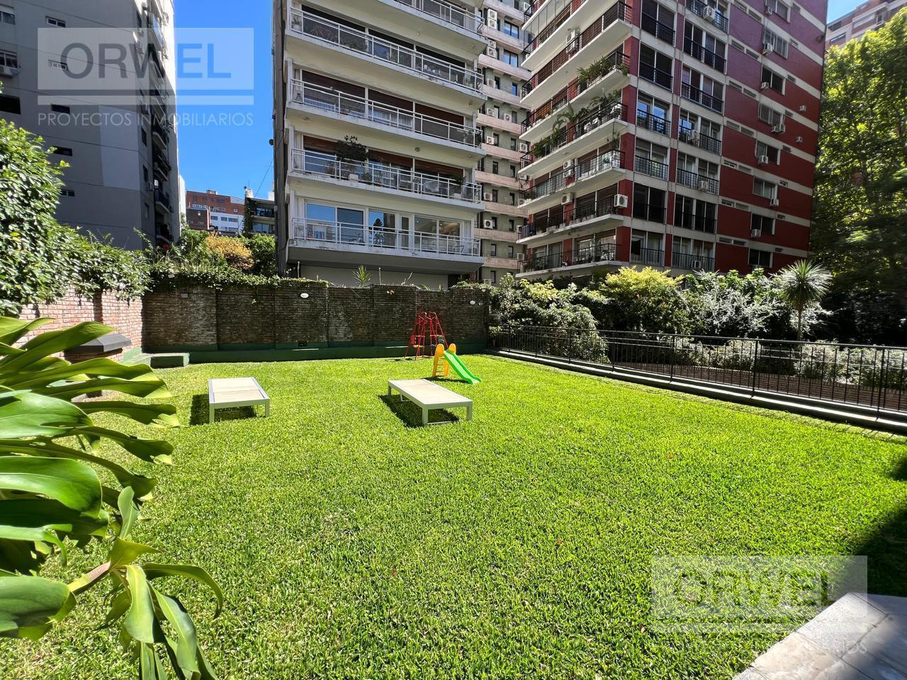 5 ambientes a reciclar en Belgrano! 3 dormitorios en suite y dependencia. 2 Cocheras y Amenities.