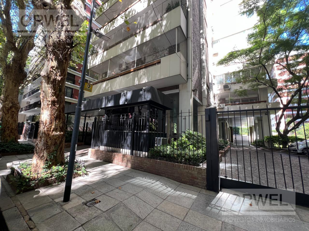 5 ambientes a reciclar en Belgrano! 3 dormitorios en suite y dependencia. 2 Cocheras y Amenities.