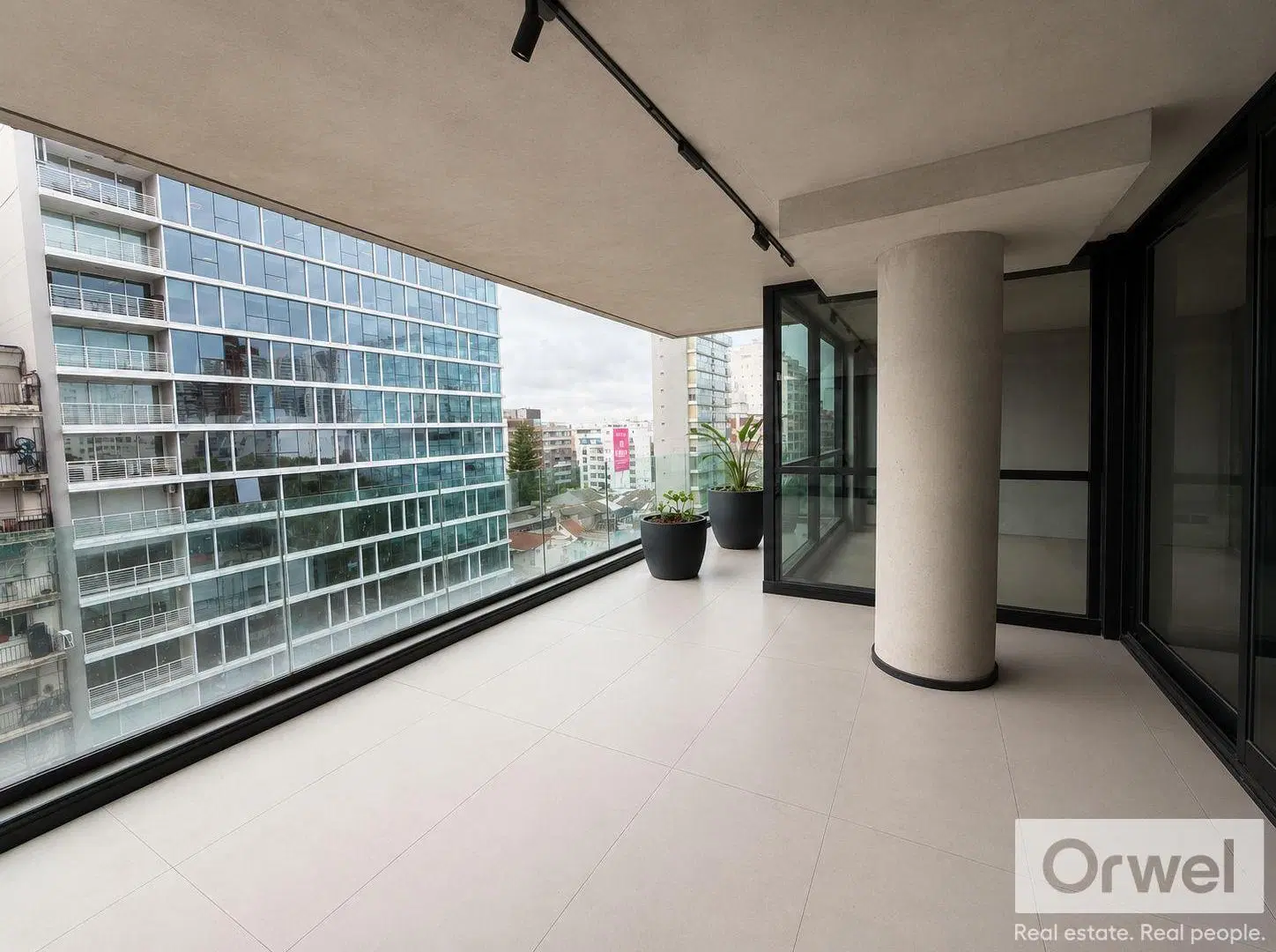 Oficina en Venta o ALQUILER en Belgrano. Seguridad. Balcon 2