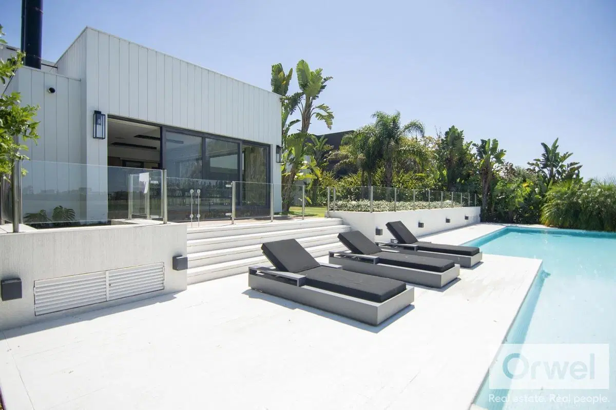 Casa en alquiler o venta en El Golf Nordelta.  Amoblada, Pileta y vistas al rio. 2
