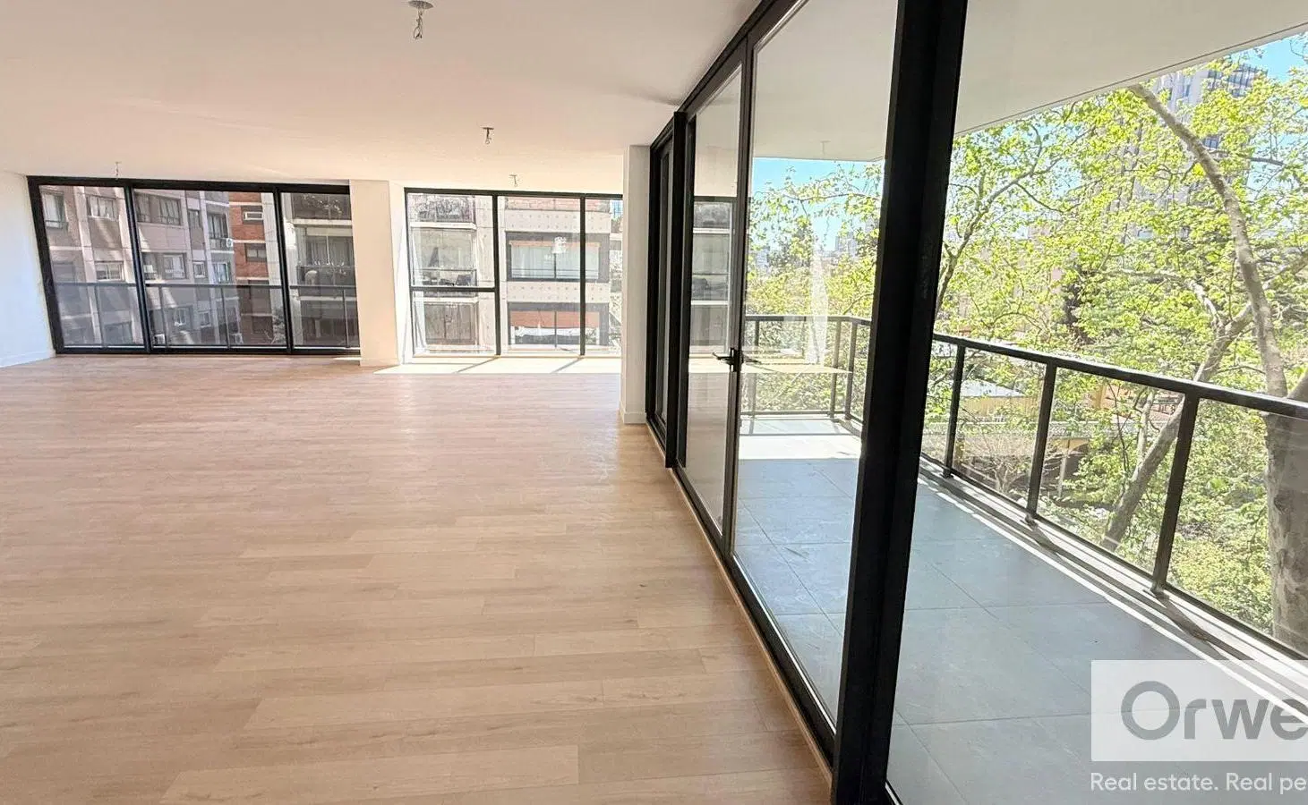 Departamento 3 dormitorios con dependendencia. 2 cocheras. Belgrano 5