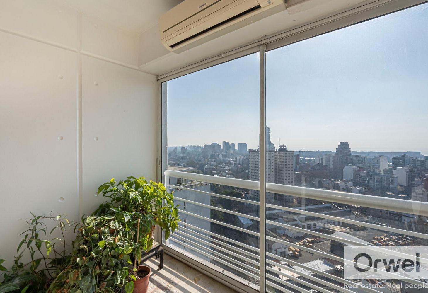 Departamento en Venta con Jardin! 3 dormitorios y dependencia.