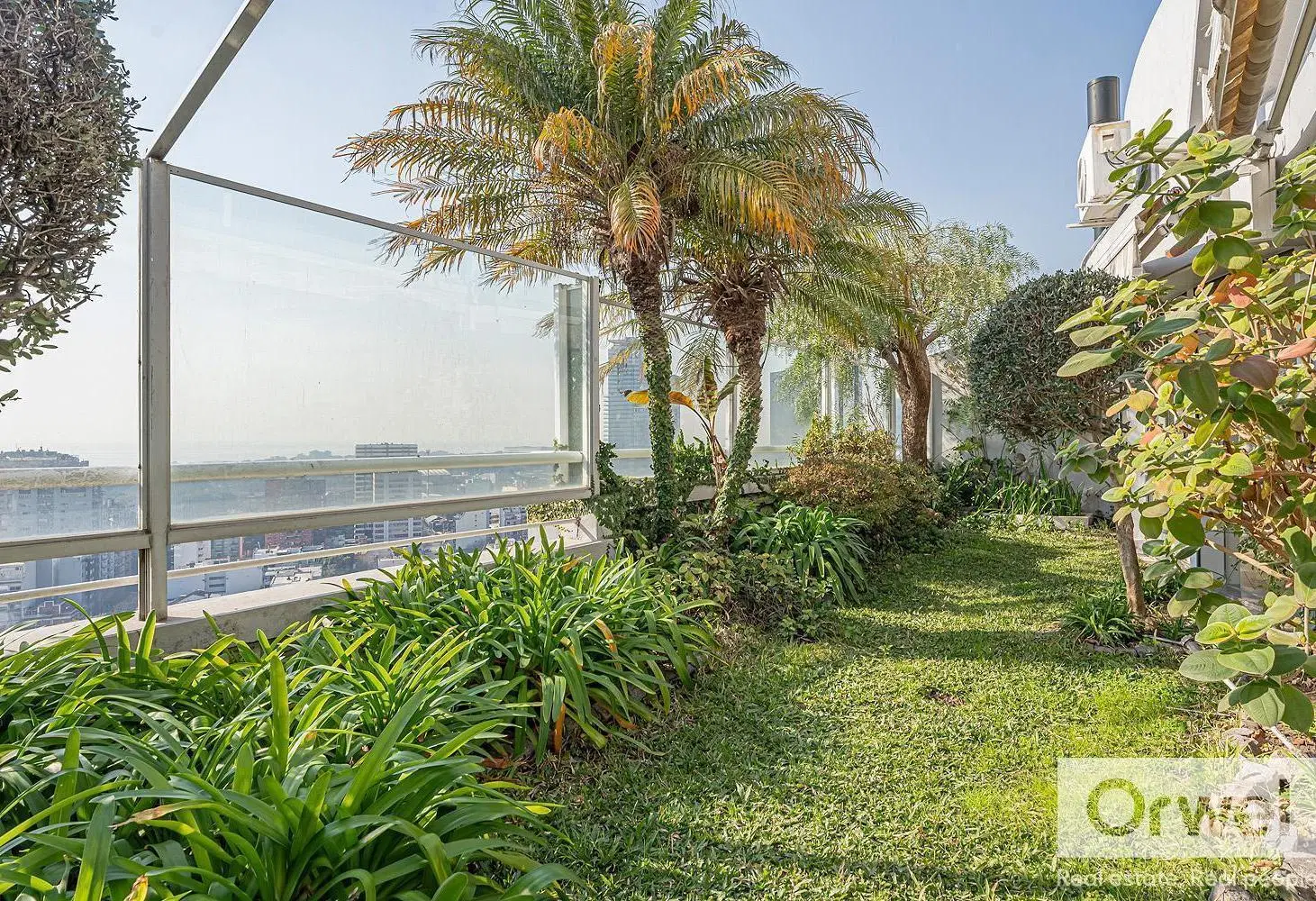 Departamento en Venta con Jardin! 3 dormitorios y dependencia. 2