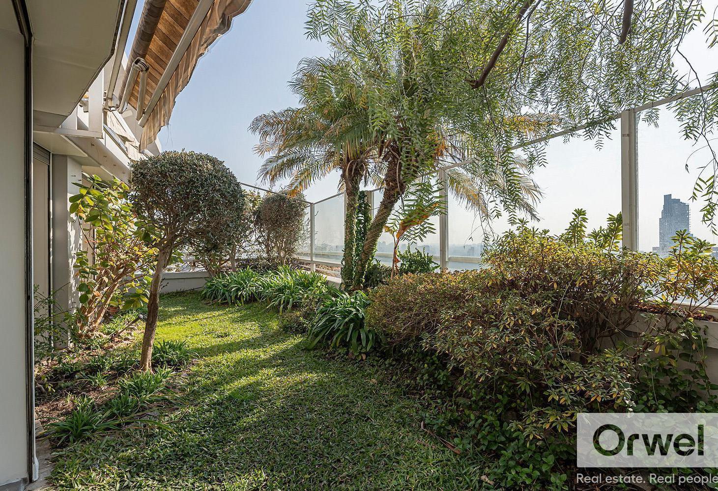 Departamento en Venta con Jardin! 3 dormitorios y dependencia.
