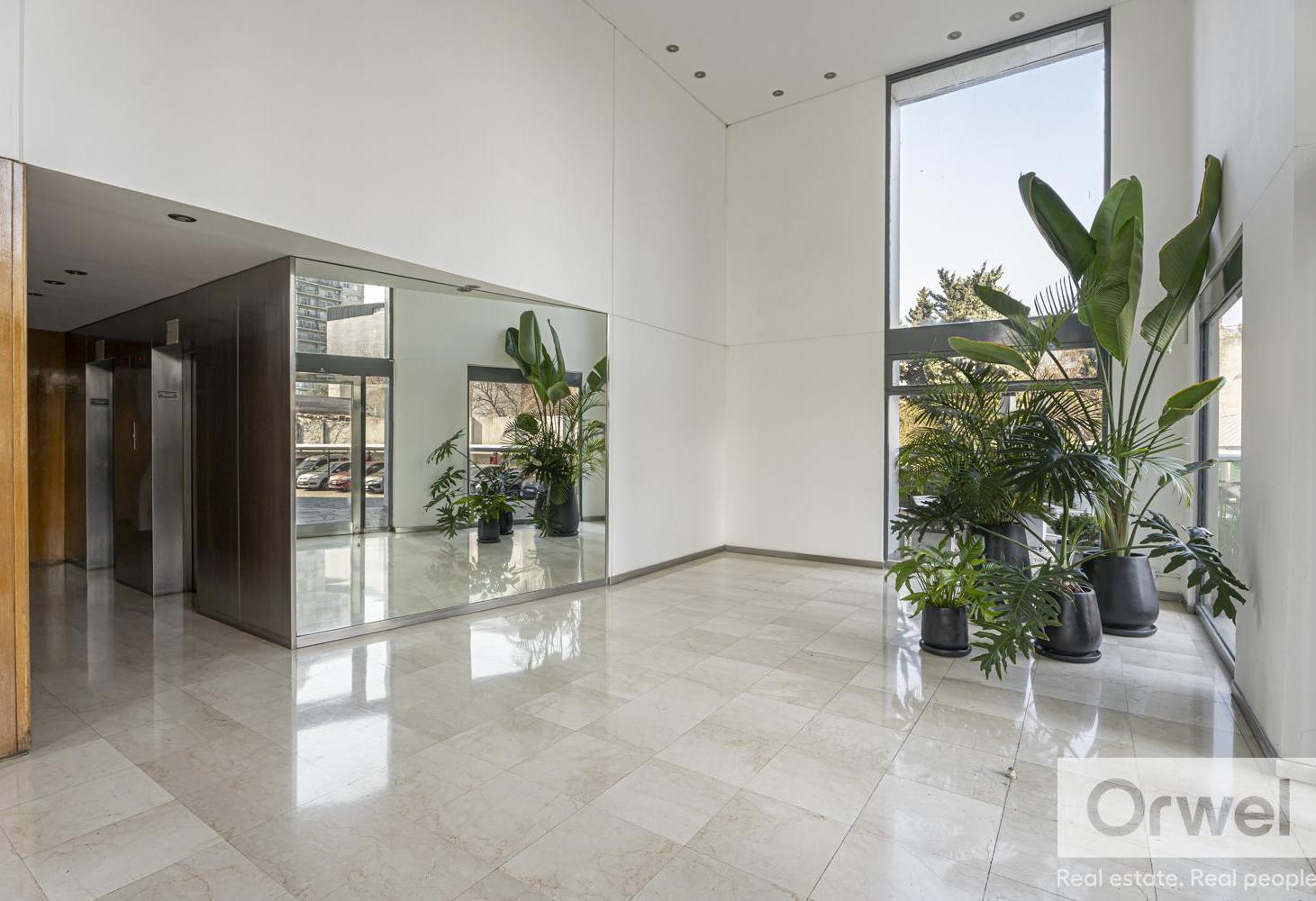 Departamento en Venta con Jardin! 3 dormitorios y dependencia.