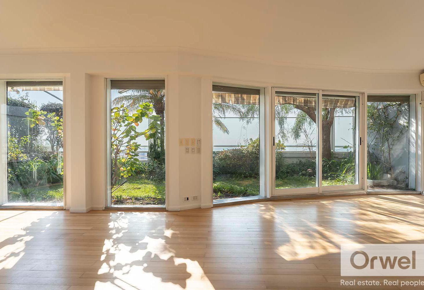Departamento en Venta con Jardin! 3 dormitorios y dependencia.