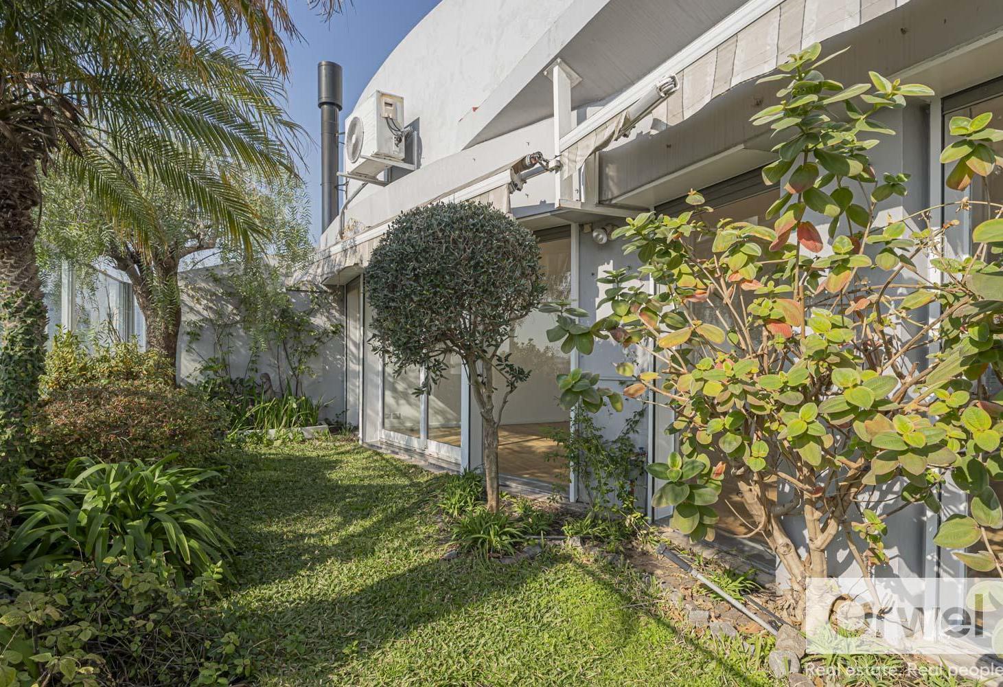 Departamento en Venta con Jardin! 3 dormitorios y dependencia.