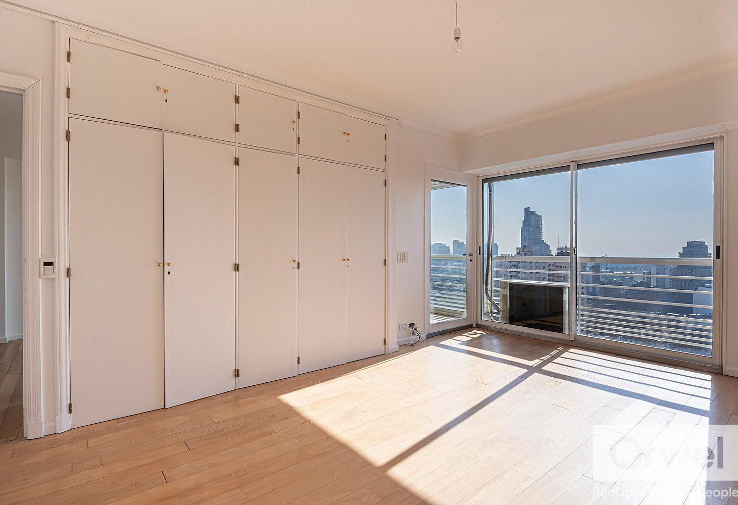 Departamento en Venta con Jardin! 3 dormitorios y dependencia.