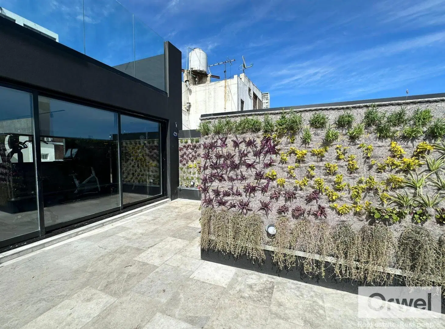 Departamento/Oficina en The Mark! Sin muebles. Al frente con Patio y Balcon. 5