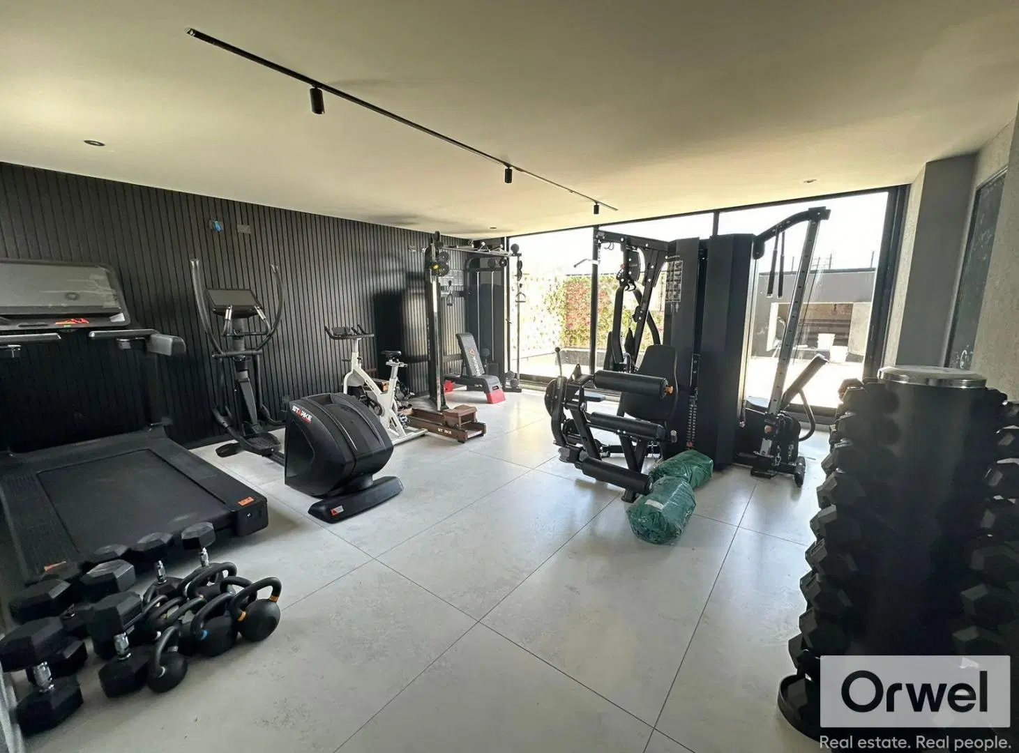 Departamento/Oficina en The Mark! Sin muebles. Al frente con Patio y Balcon. 8