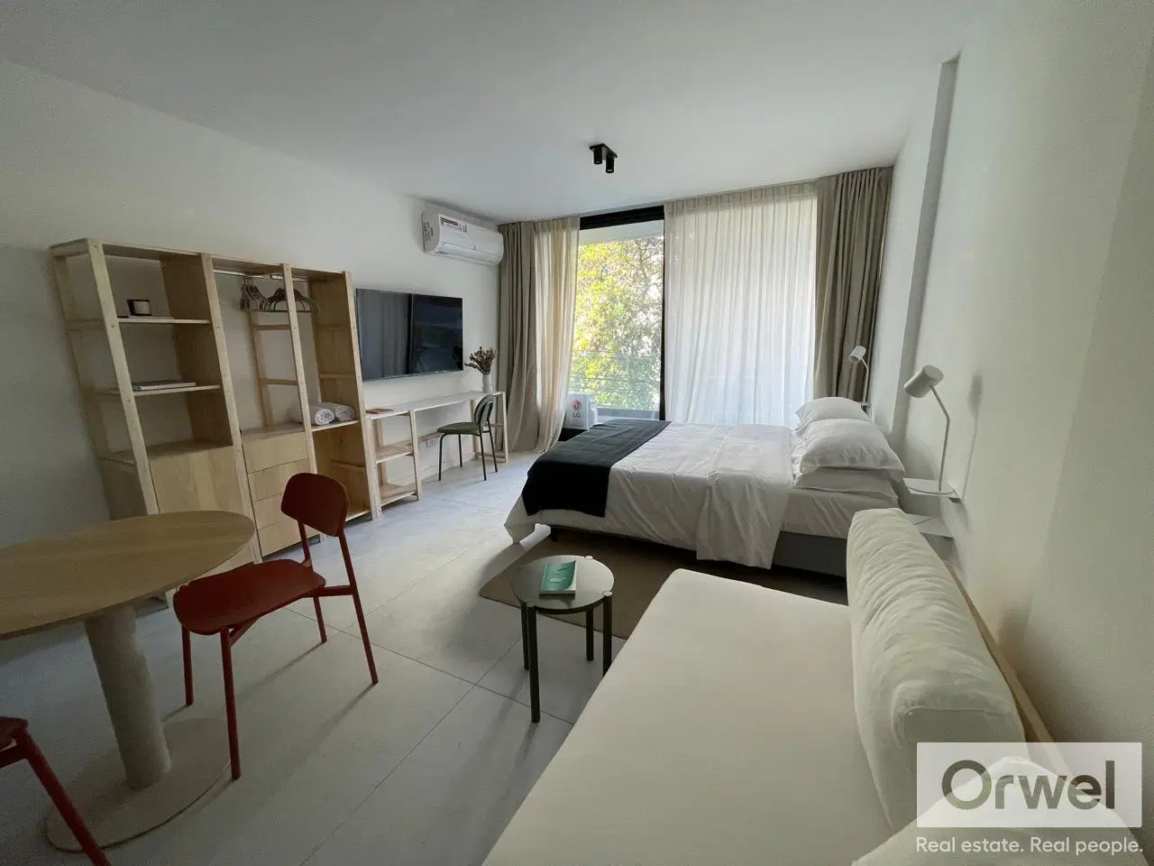 Departamento/Oficina en The Mark! Sin muebles. Al frente con Patio y Balcon. 2