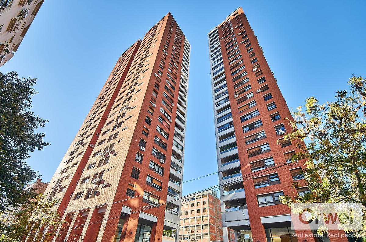 Torre Aisenson - Excelente Depto - 2 Cocheras - Piso Alto !!