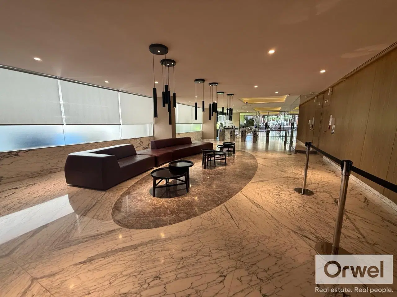 Oficina en Liberateur! 105 m2. Imagen corporativa. Cochera. Seg 24 hs. 1