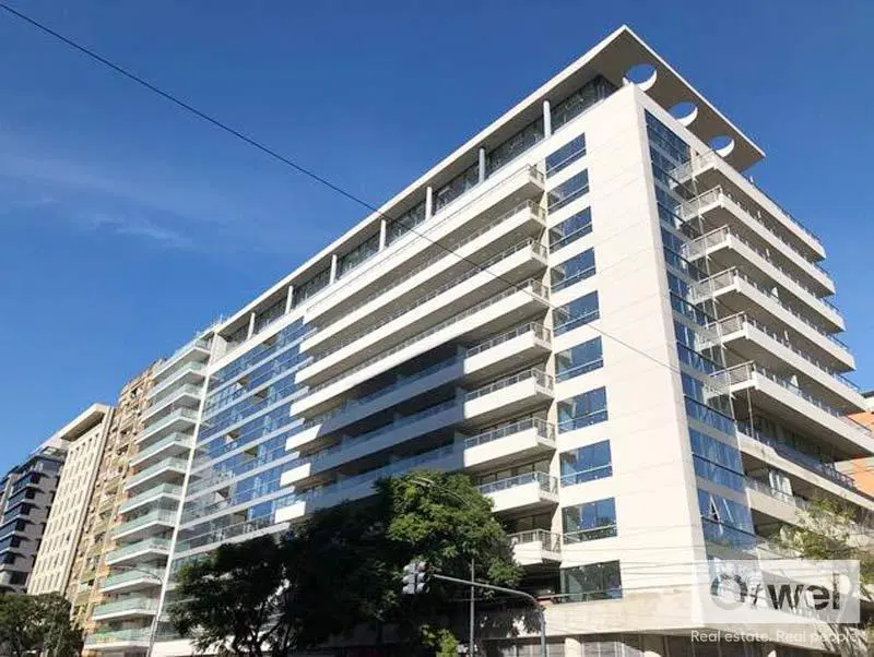 Oficina en Liberateur! 105 m2. Imagen corporativa. Cochera. Seg 24 hs. 2