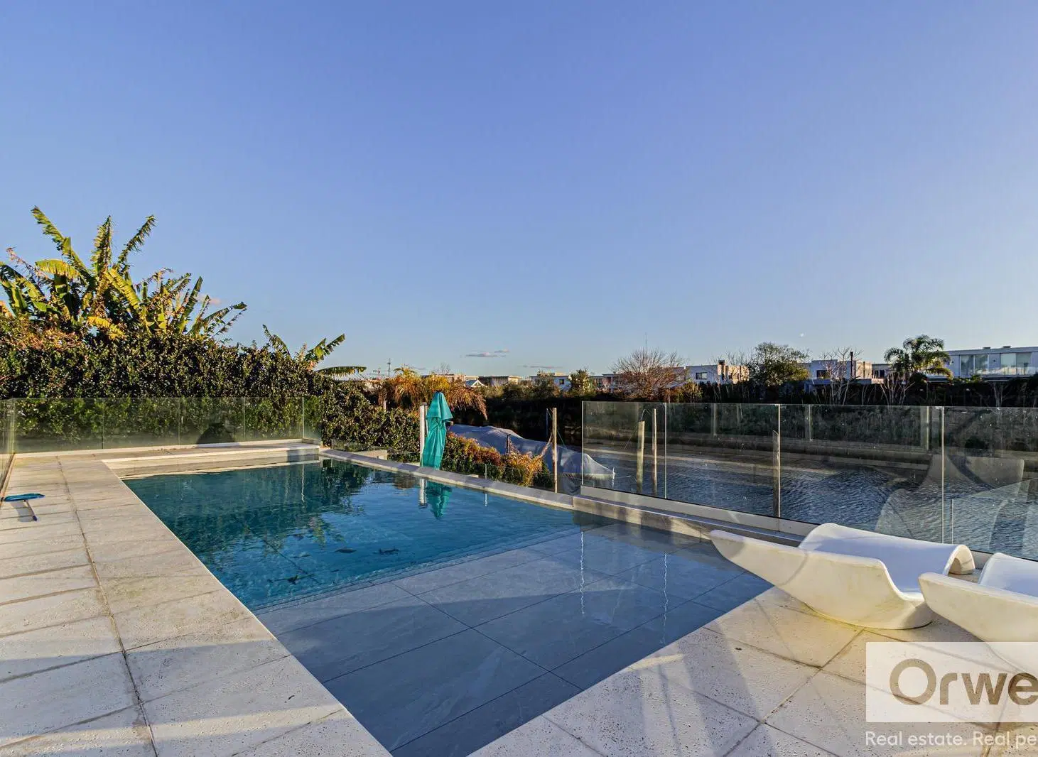 Casa 5 ambientes en Venta en Nordelta. Vista al rio, pileta y amarra propia. 2