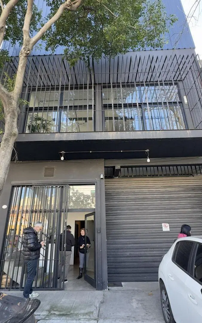 Impecable Edificio Comercial en VENTA Paternal 4