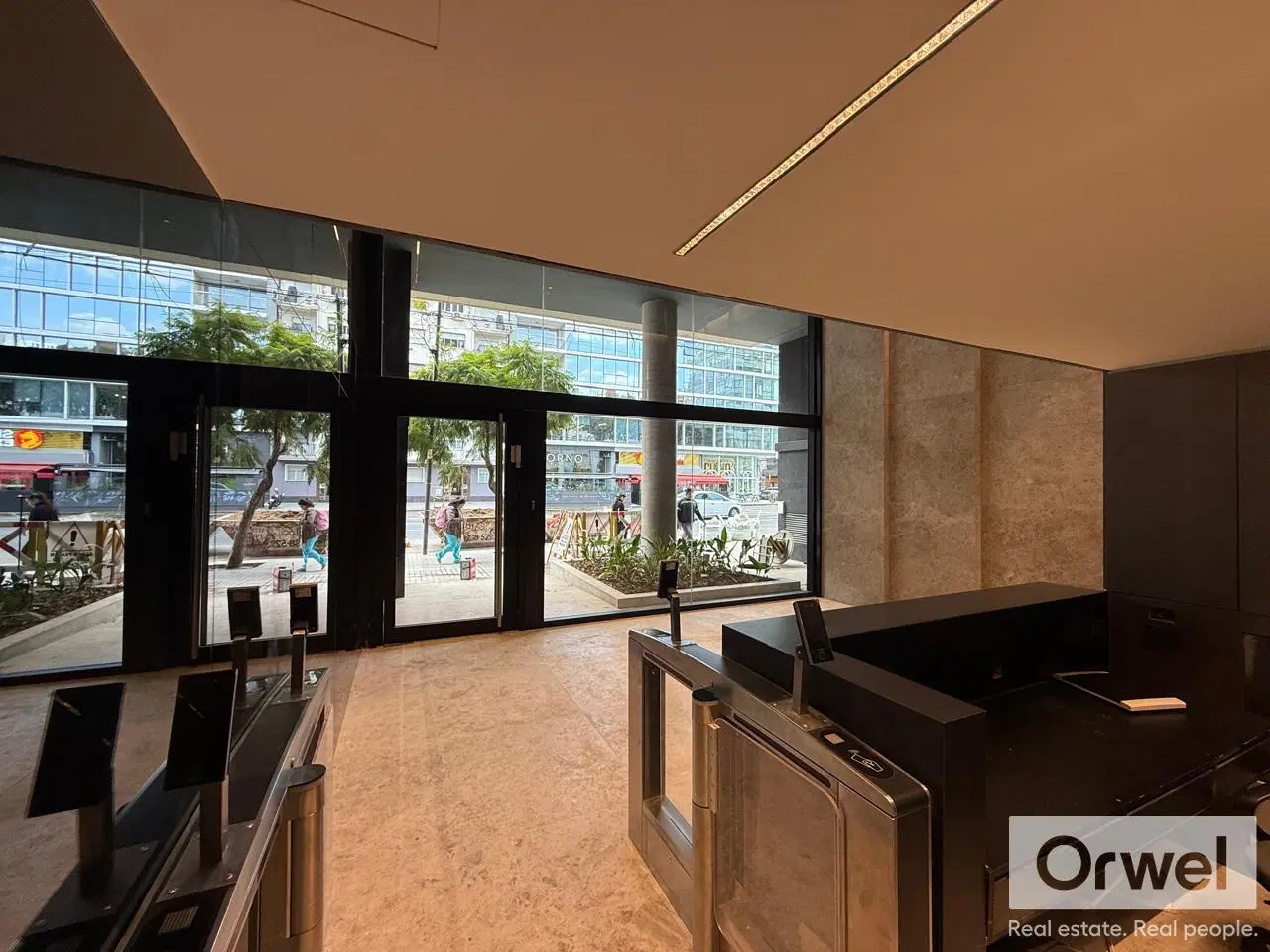 Oficina en Venta Planta completa Vistas 360!!! 2 Cocheras. Seguridad 5