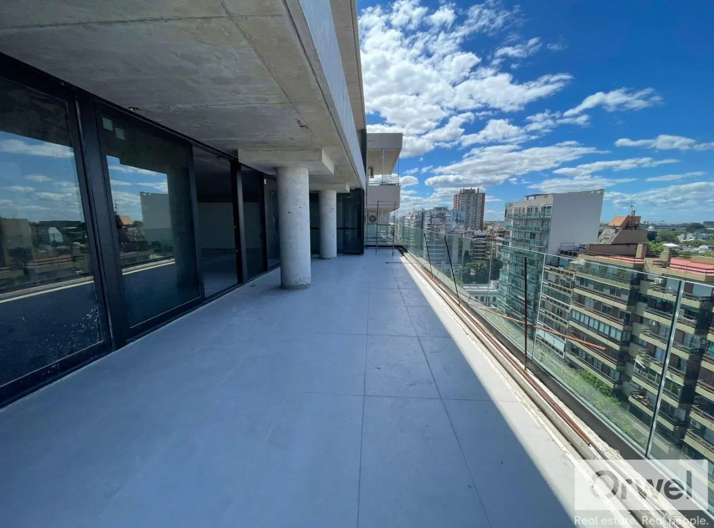 Oficina en Venta Planta completa Vistas 360!!! 2 Cocheras. Seguridad 8