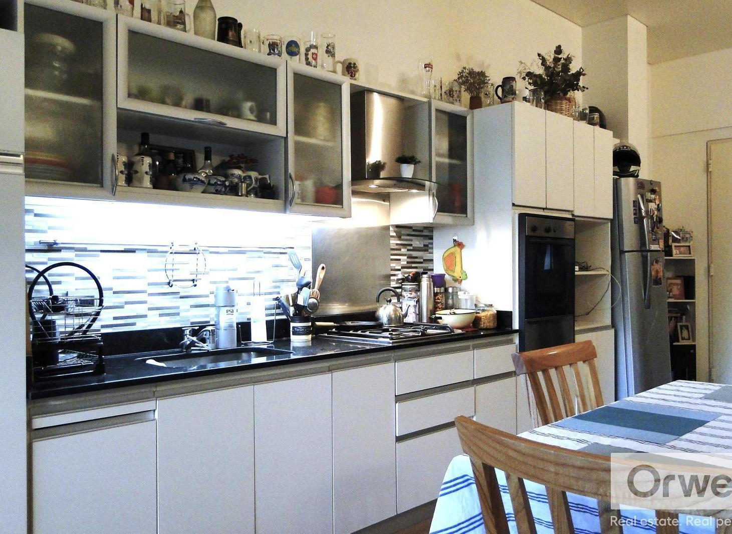 Foto de VENTA DEPARTAMENTO 2 AMBIENTES MAS ENTREPISO. BARRACAS. EDIFICIO MOCA. AL FRENTE. MUY LUMINOSO., imagen 2