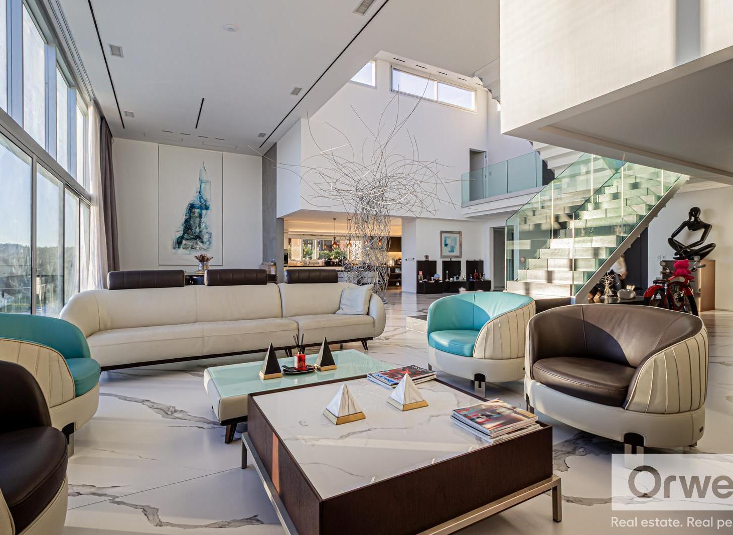 Foto de Casa 5 ambientes en Venta en Nordelta. Vista al rio, pileta y amarra, imagen 3