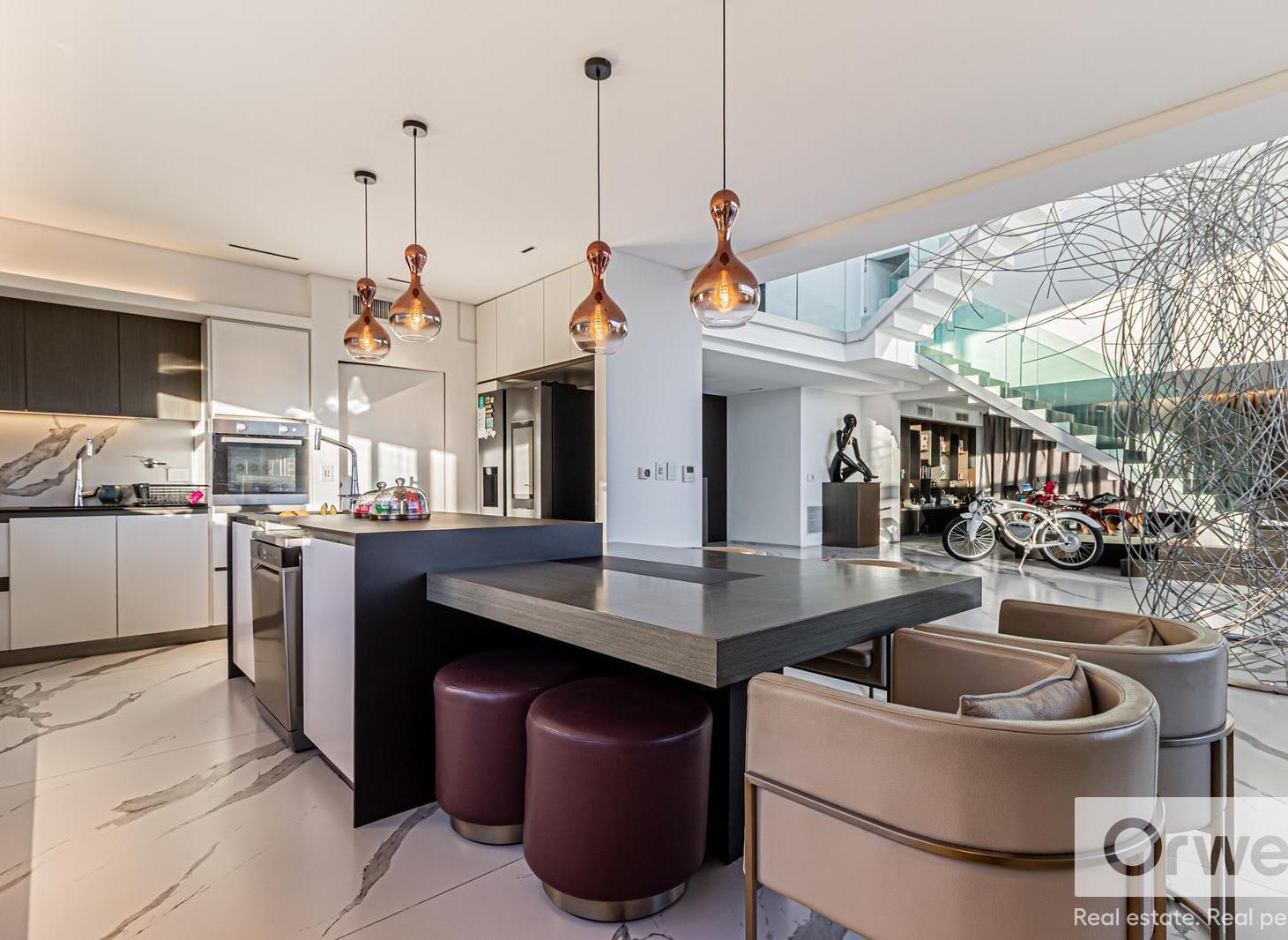 Foto de Casa 5 ambientes en Venta en Nordelta. Vista al rio, pileta y amarra, imagen 4