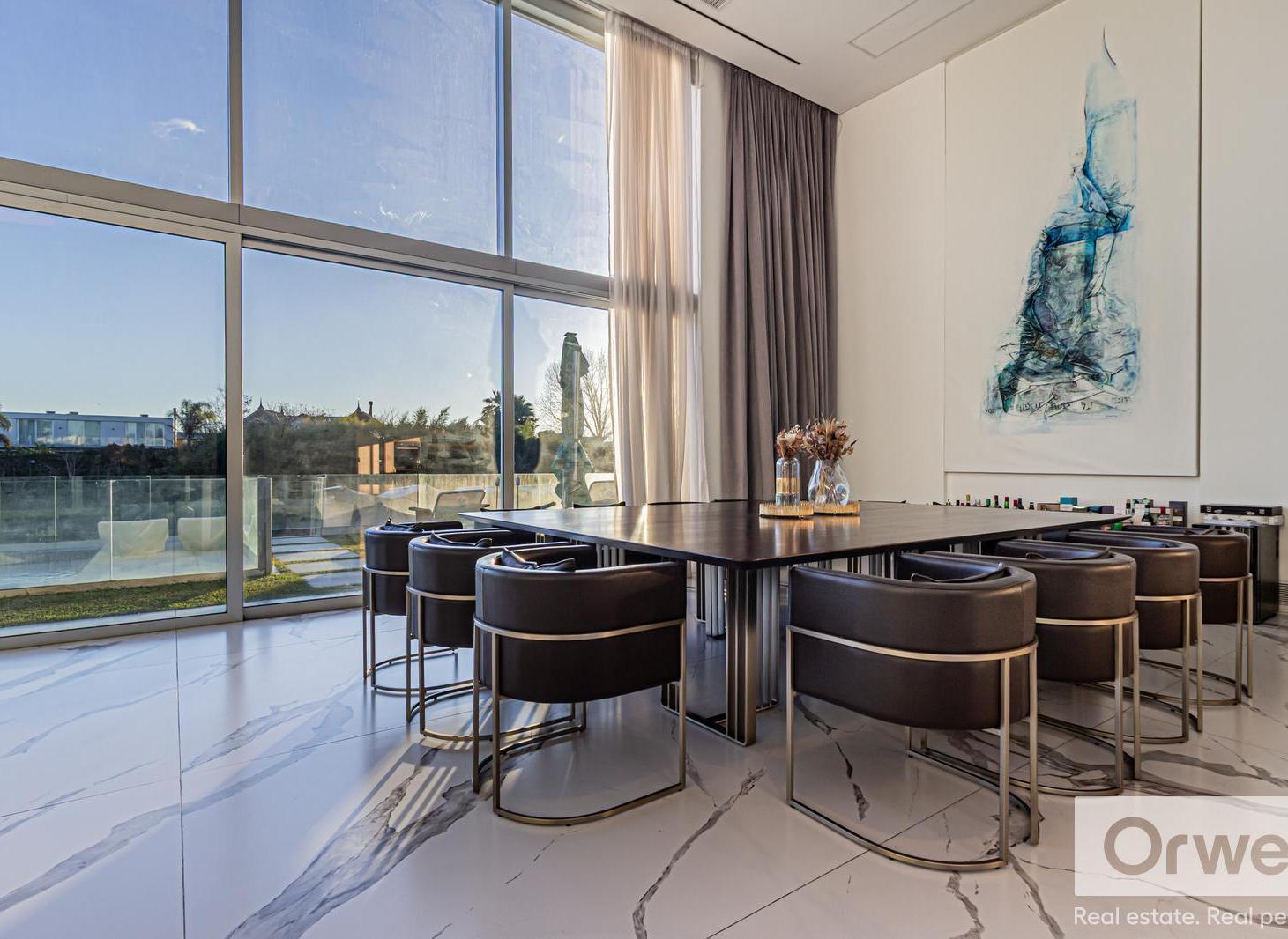 Foto de Casa 5 ambientes en Venta en Nordelta. Vista al rio, pileta y amarra, imagen 1