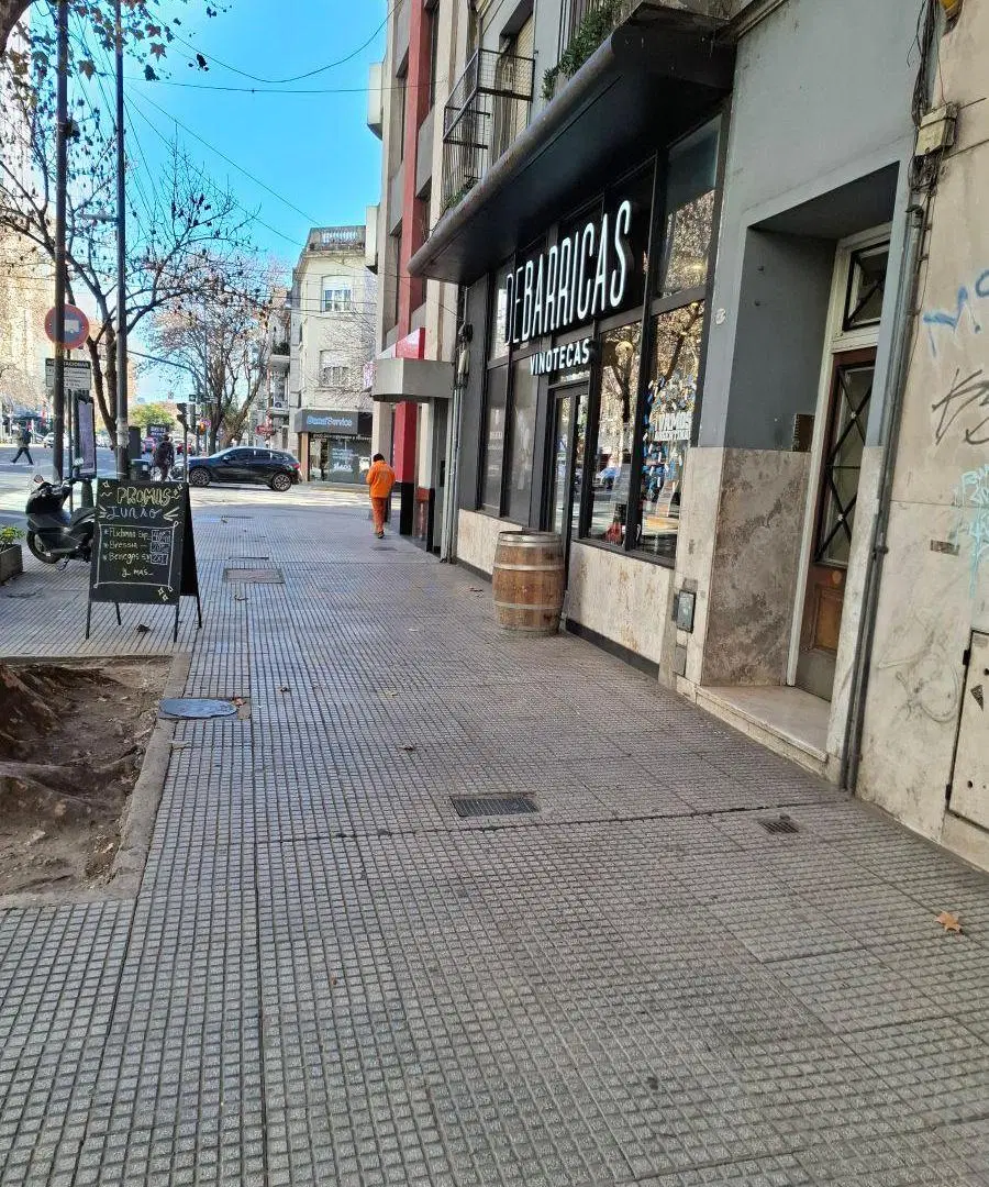 AVENIDA DEL LIBERTADOR Y MONROE 5 METROS DE VIDRIERA OPCION VENTA O ALQUILER 3