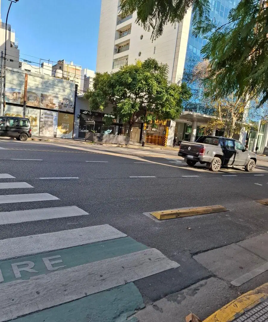 AVENIDA DEL LIBERTADOR Y MONROE 5 METROS DE VIDRIERA OPCION VENTA O ALQUILER 1