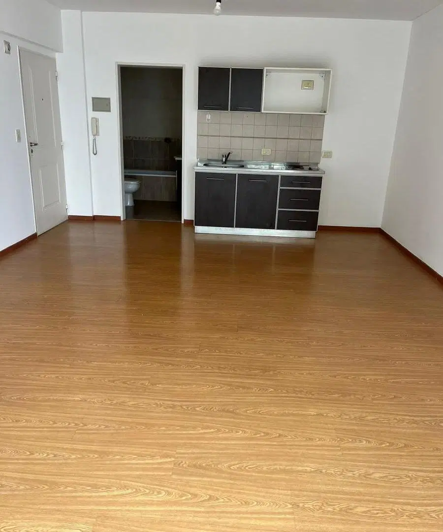 MONOAMBIENTE CON BALCON  - ABASTO 3