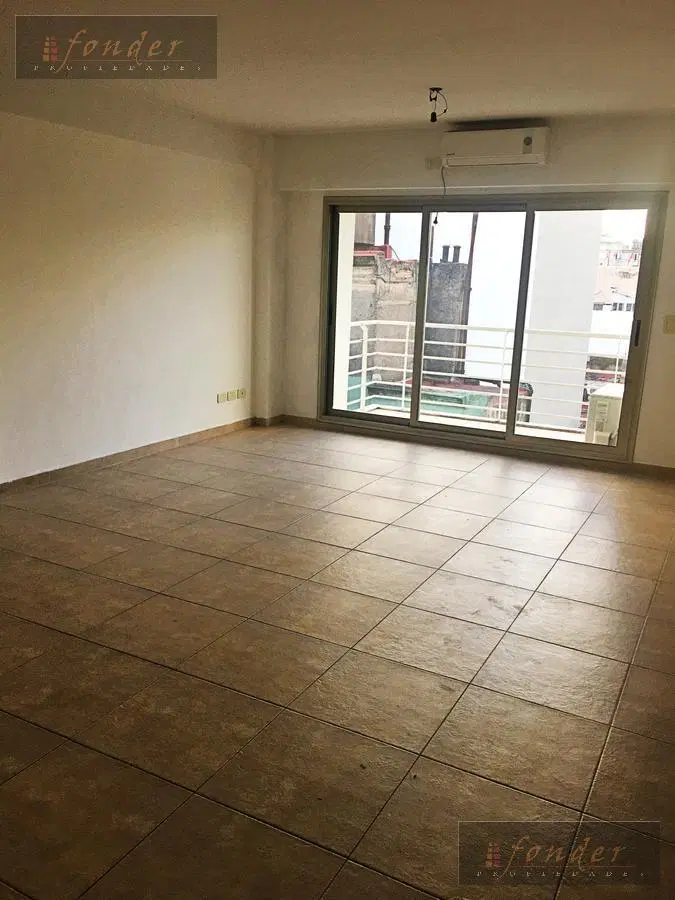MONOAMBIENTE CON BALCON - ABASTO 2
