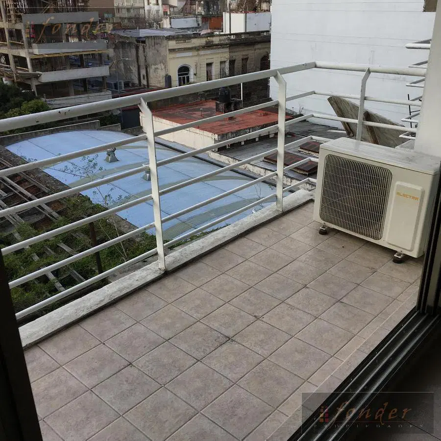 MONOAMBIENTE CON BALCON - ABASTO 8