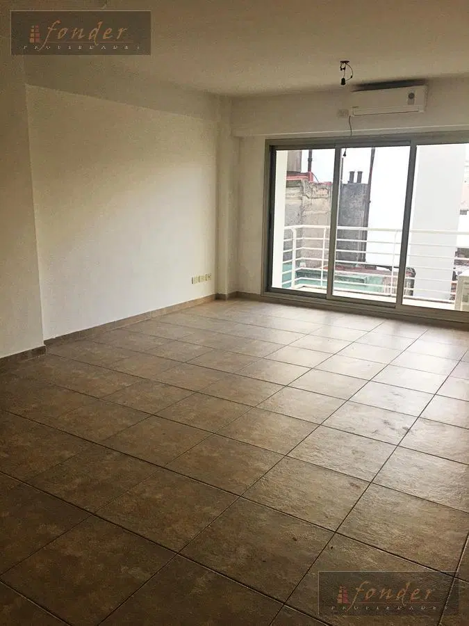 MONOAMBIENTE CON BALCON - ABASTO 1