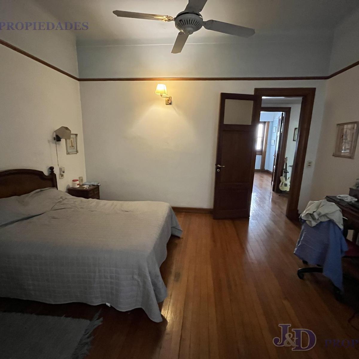 Casa con Cochera, Gran Terraza y Sotano en Zona Exclusiva de Belgrano R 3