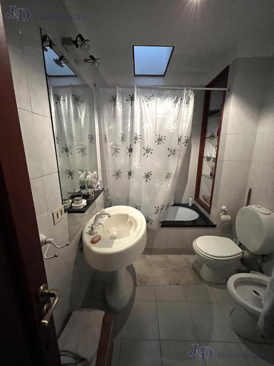 Casa con Cochera, Gran Terraza y Sotano en Zona Exclusiva de Belgrano R 5