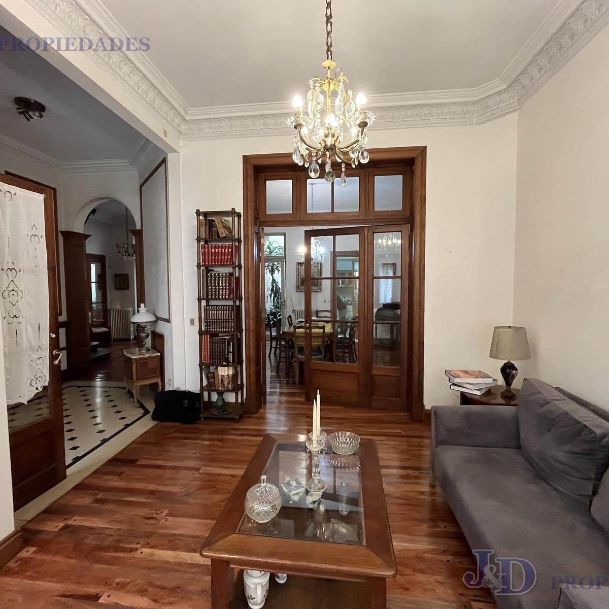 Casa con Cochera, Gran Terraza y Sotano en Zona Exclusiva de Belgrano R 5