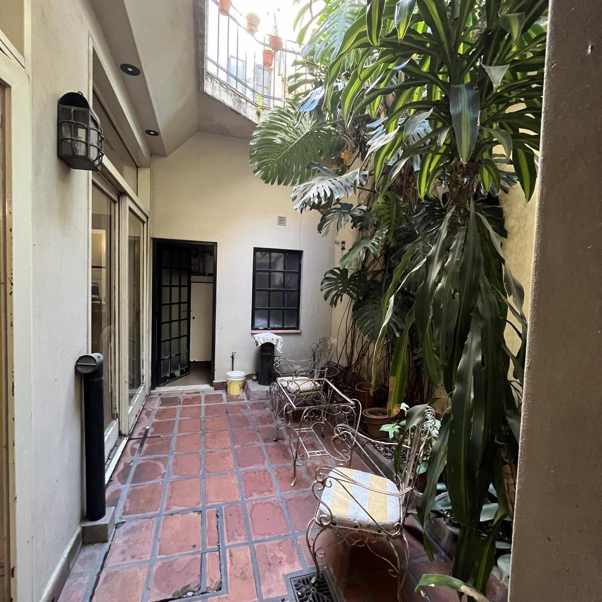 Casa con Cochera, Gran Terraza y Sotano en Zona Exclusiva de Belgrano R 4