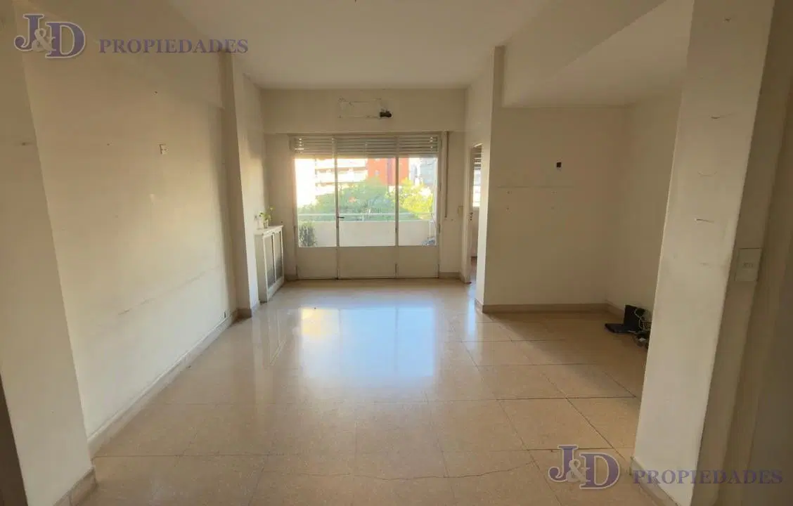 IMPORTANTE Y GRAN 4 AMBIENTES CON DEPENDENCIA EN RETIRO 2